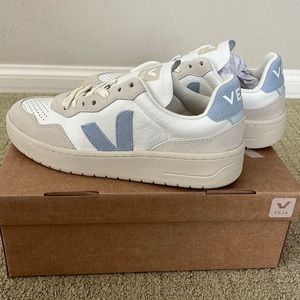 Brand New Veja V-90 Leather Sneaker